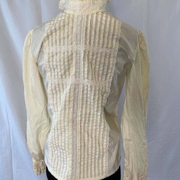 Vintage Nantucket Pintuck Blouse – 1980s Edwardian Style Cotton Top, Size 8 - Picture 5 of 16
